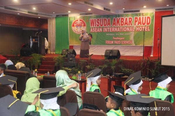 Sutias Saksikan Wisuda Akbar 300 Siswa Paud Se Kota Medan